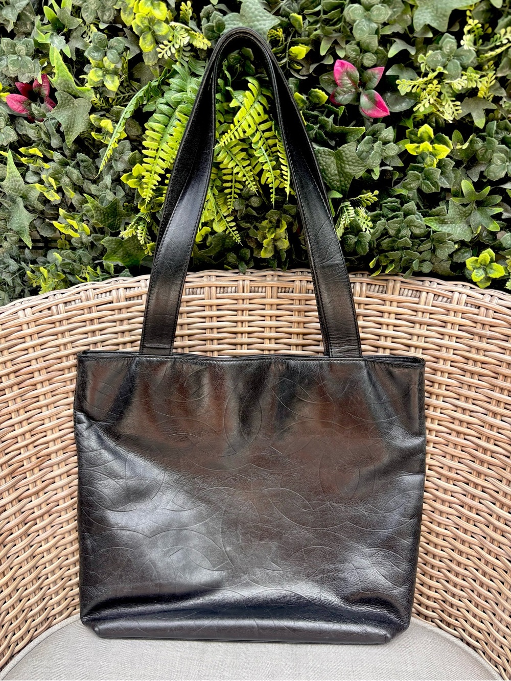 Authentic CHANEL black lambskin CC logo tote